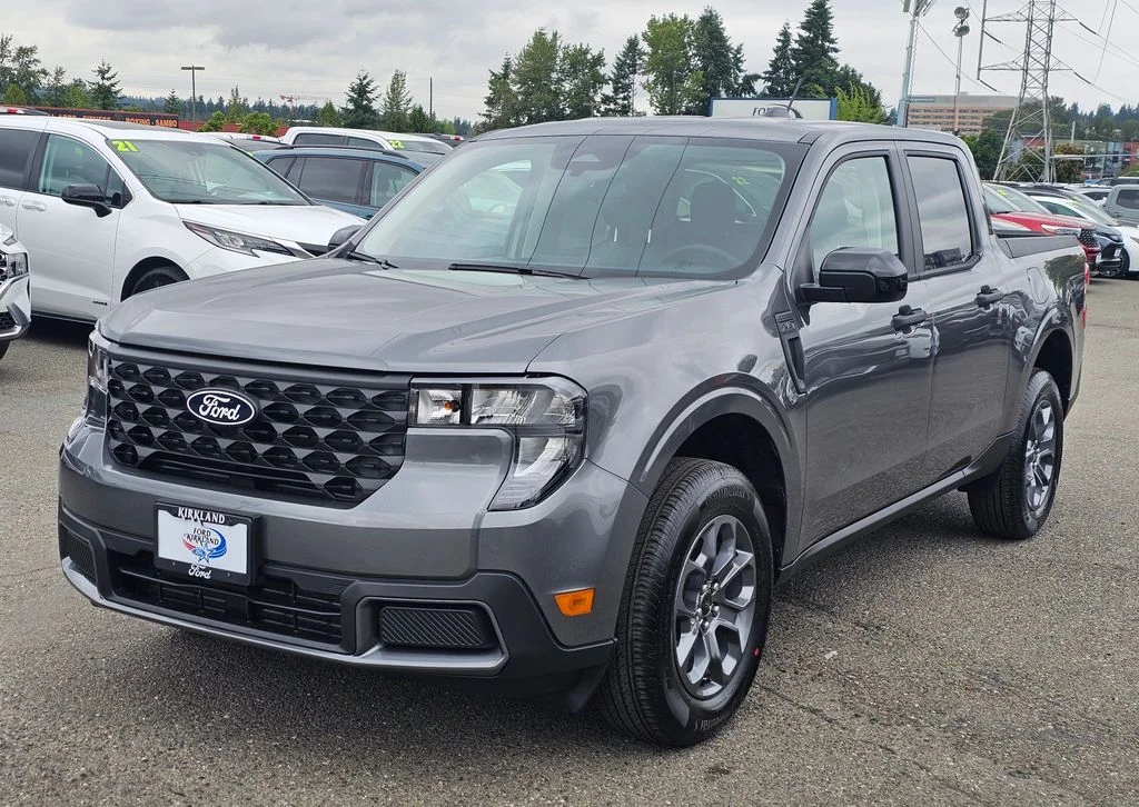 New 2025 Carbonized Gray Metallic Ford XLT image 3