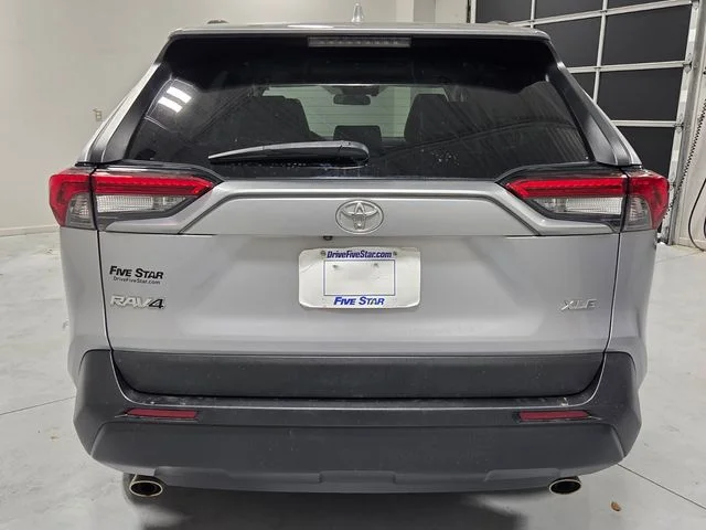 Used 2021 Silver Toyota XLE Premium image 10