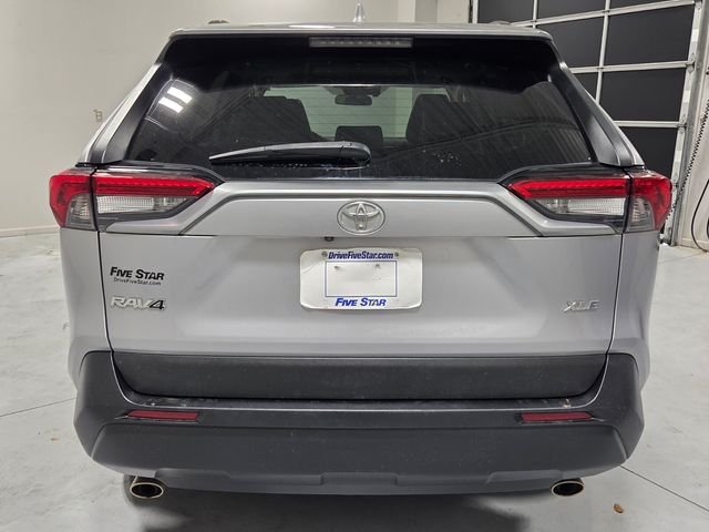 Used 2021 Silver Toyota XLE Premium image 10