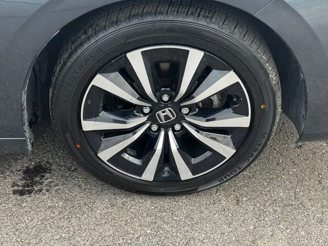 Certified Used 2022 Gray Honda EX-L image 9