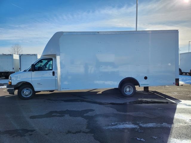 New 2026 Summit White Chevrolet 2WT image 4