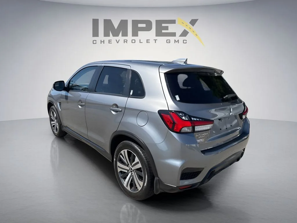 Used 2022  Mitsubishi 2.0 SE image 3