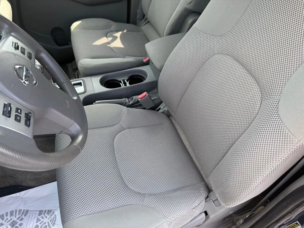 Used 2013 Blue Nissan SV image 18