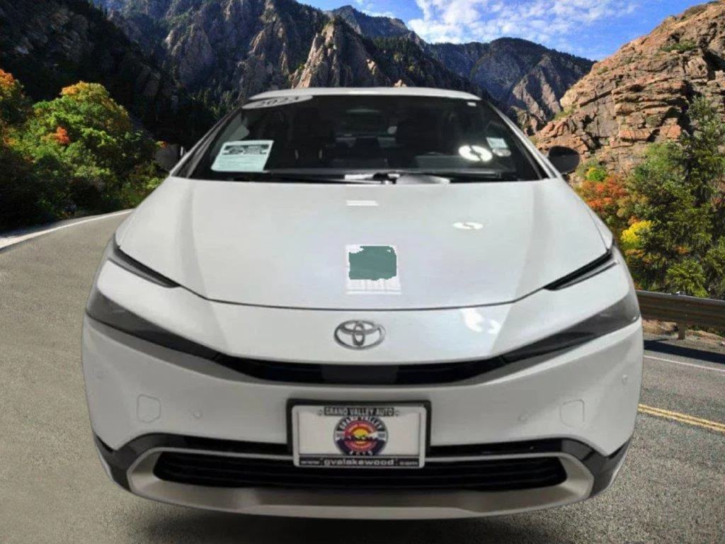 Used 2023 Wind Chill Pearl Toyota XSE image 3