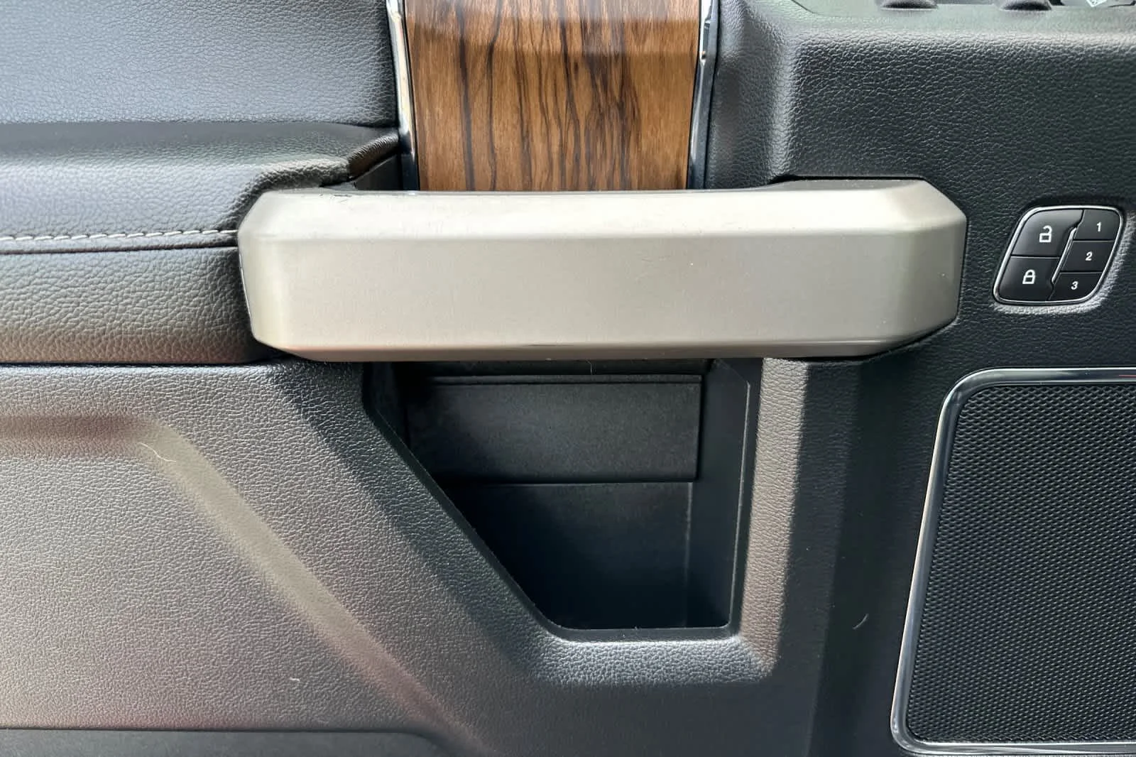 Certified Used 2019 Magnetic Metallic Ford LARIAT image 12