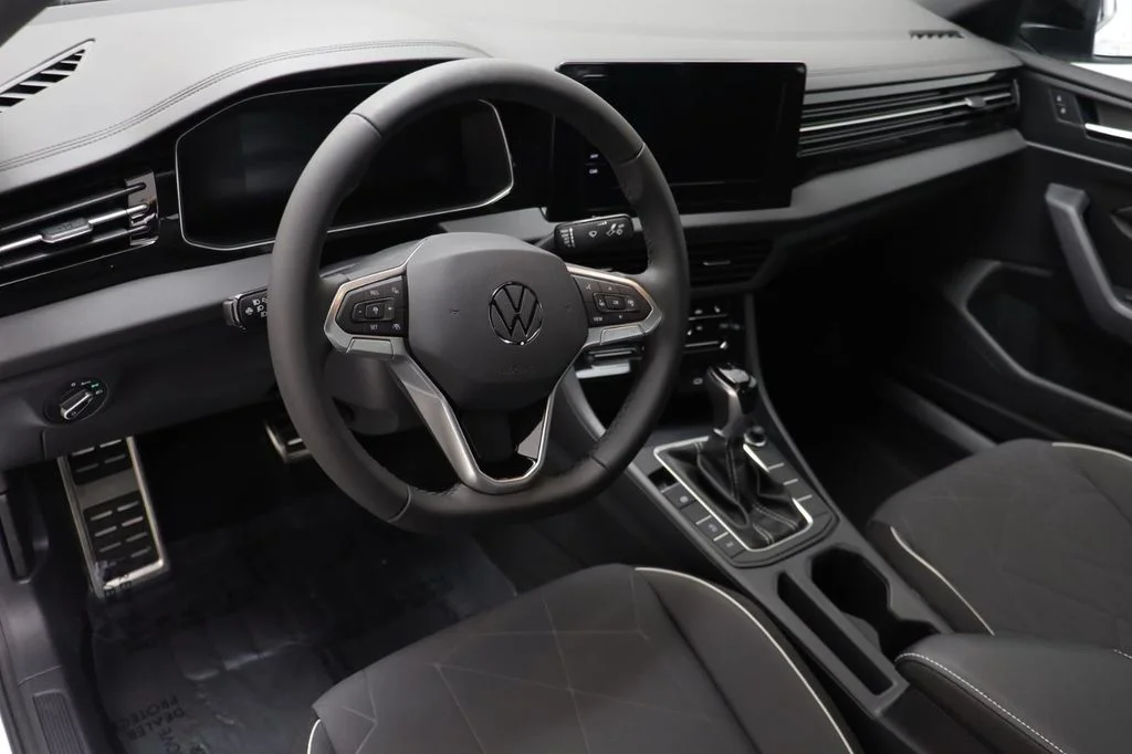 New 2026 Pure White Volkswagen 1.5T Sport image 7