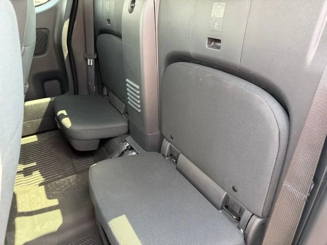2025 Nissan Frontier SV - Photo 13