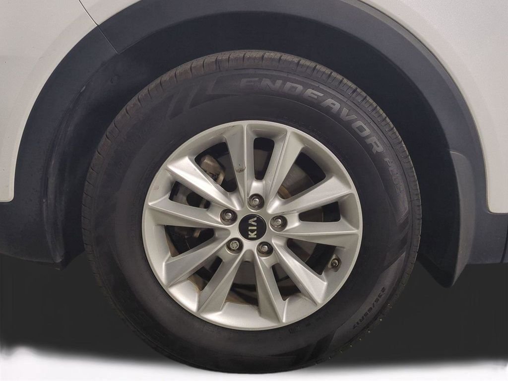 2020 Kia Sorento LX - Photo 11
