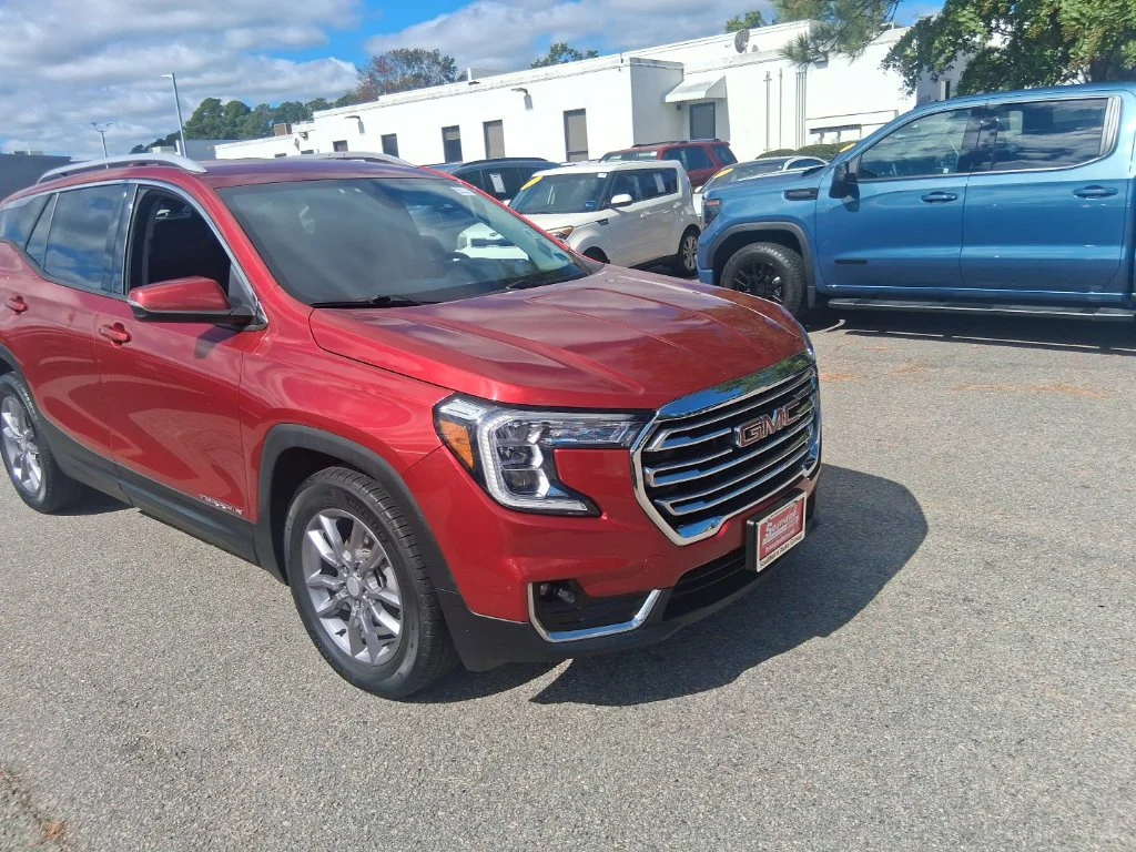 Used 2023 Red GMC SLT image 3