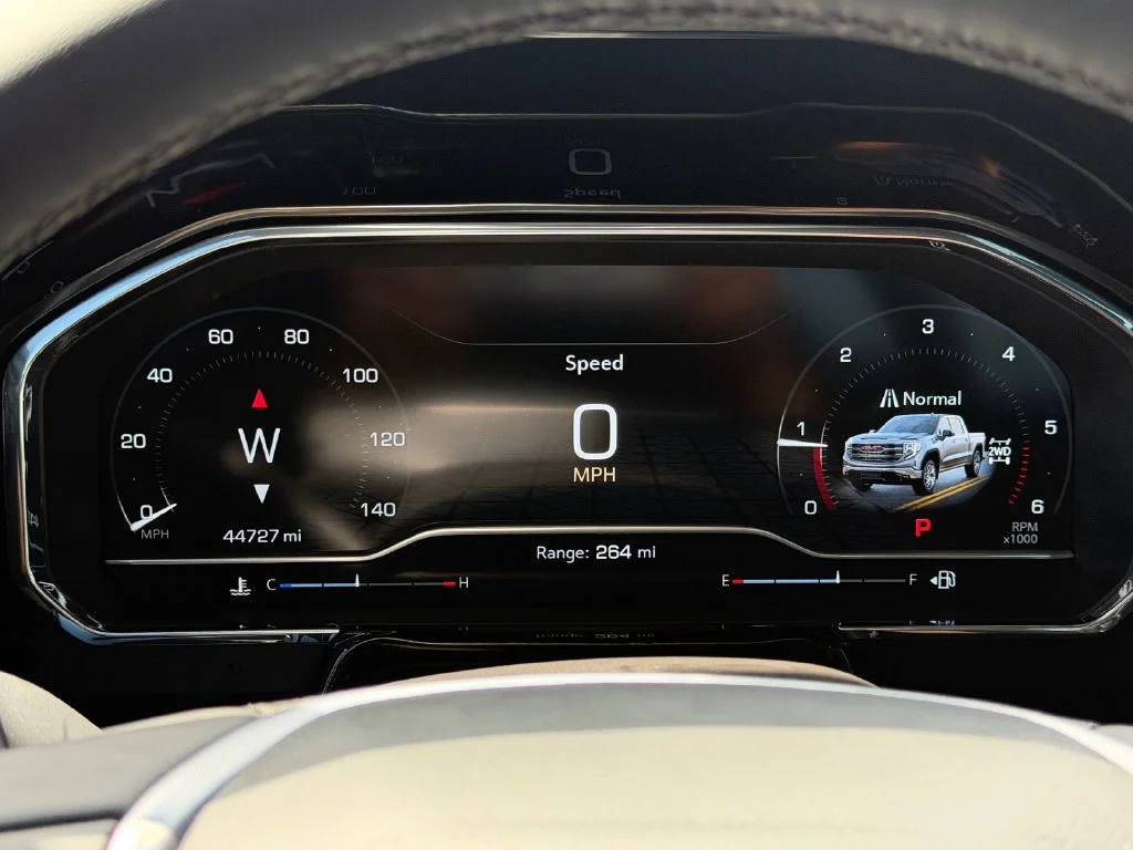 Used 2023 SUMMIT WHITE GMC Elevation image 23