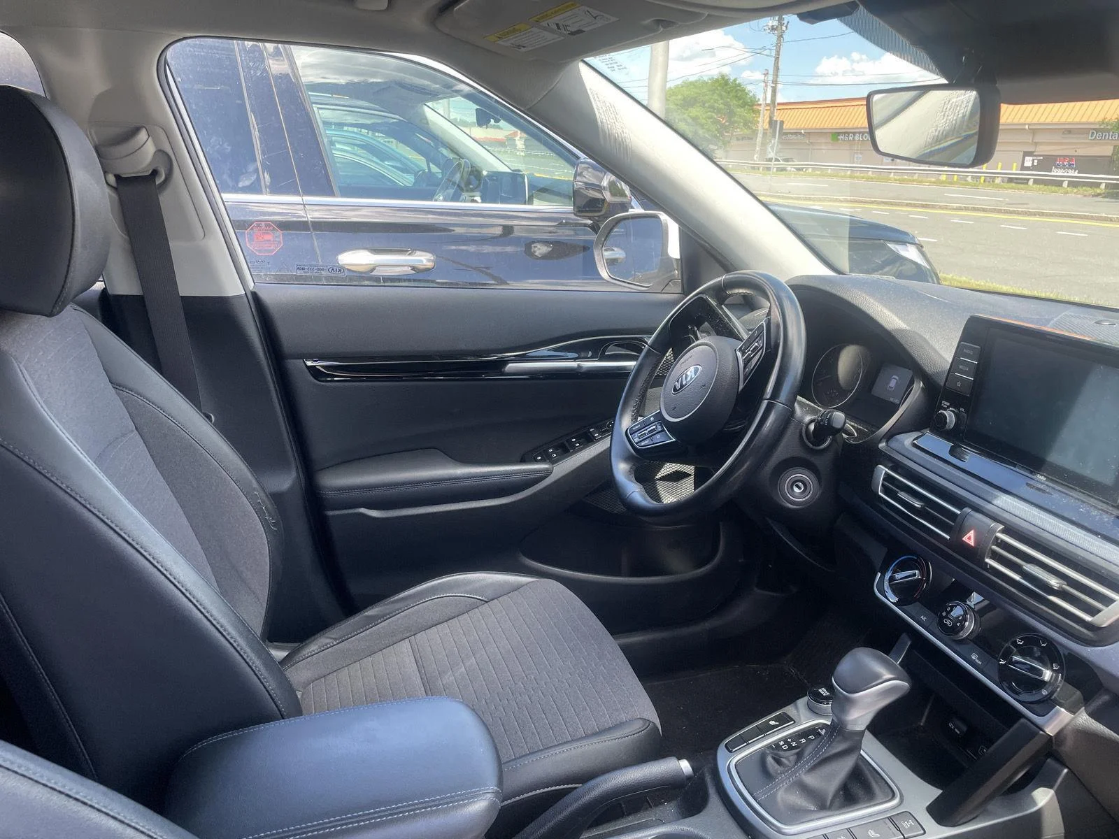 Used 2021 Snow White Pearl Kia S image 7