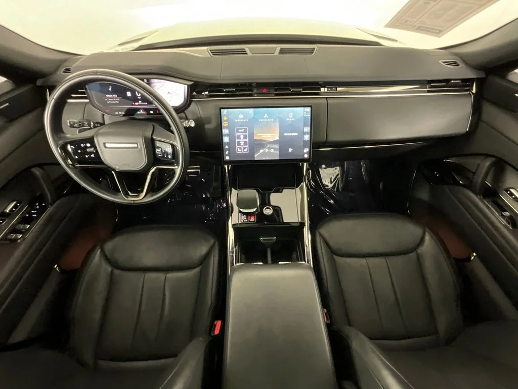 Used 2024 Gray Land Rover Dynamic SE image 10