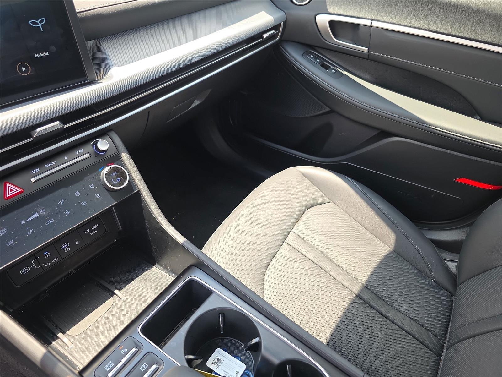Used 2025 Aero Silver Hyundai Limited image 53