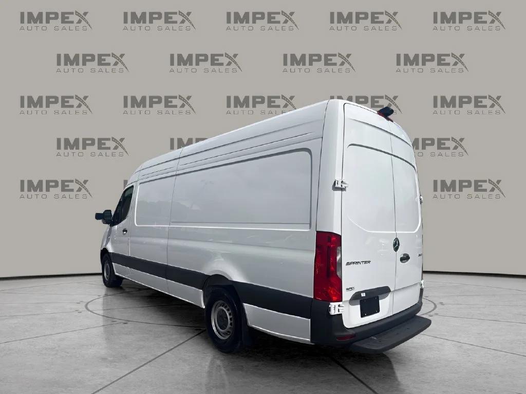 Used 2025 White Mercedes-Benz Cargo 170 WB image 3