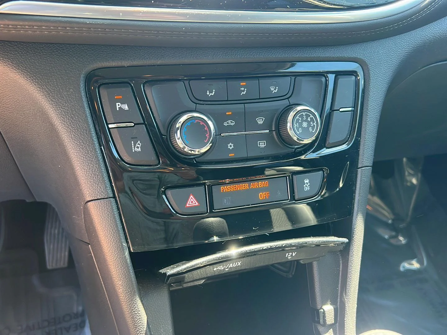 Used 2022 Ebony Twilight Metallic Buick Preferred image 25