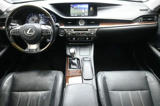 Used 2017 White Lexus 350 image 19
