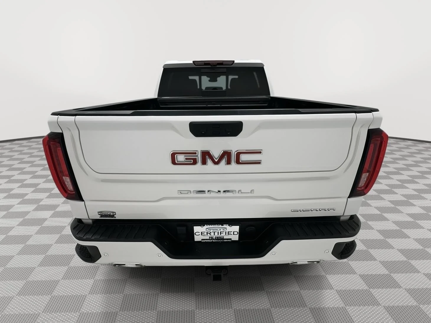 Used 2024 White Frost Tricoat GMC Denali image 4
