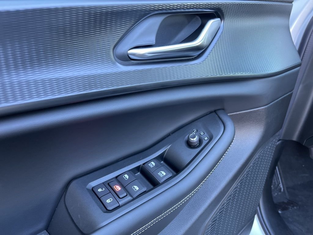 New 2025 Silver Zynith Exterior Paint Jeep Altitude X image 26
