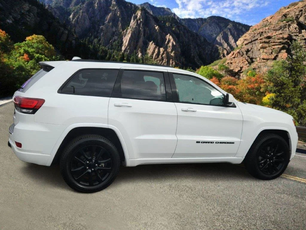 Used 2022 Bright White Clearcoat Jeep Laredo X image 2