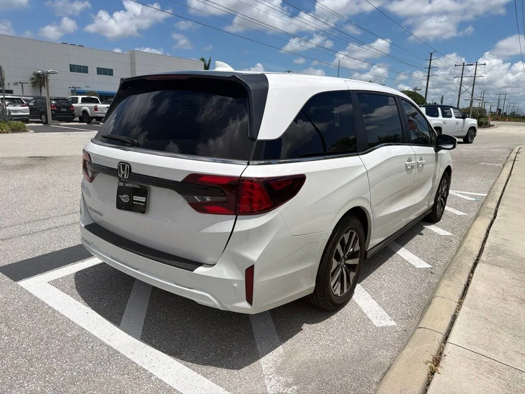 Certified Used 2025 Platinum White Pearl Honda EX-L image 5