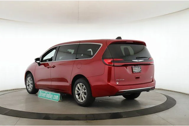 2026 Chrysler Pacifica Select - Photo 8
