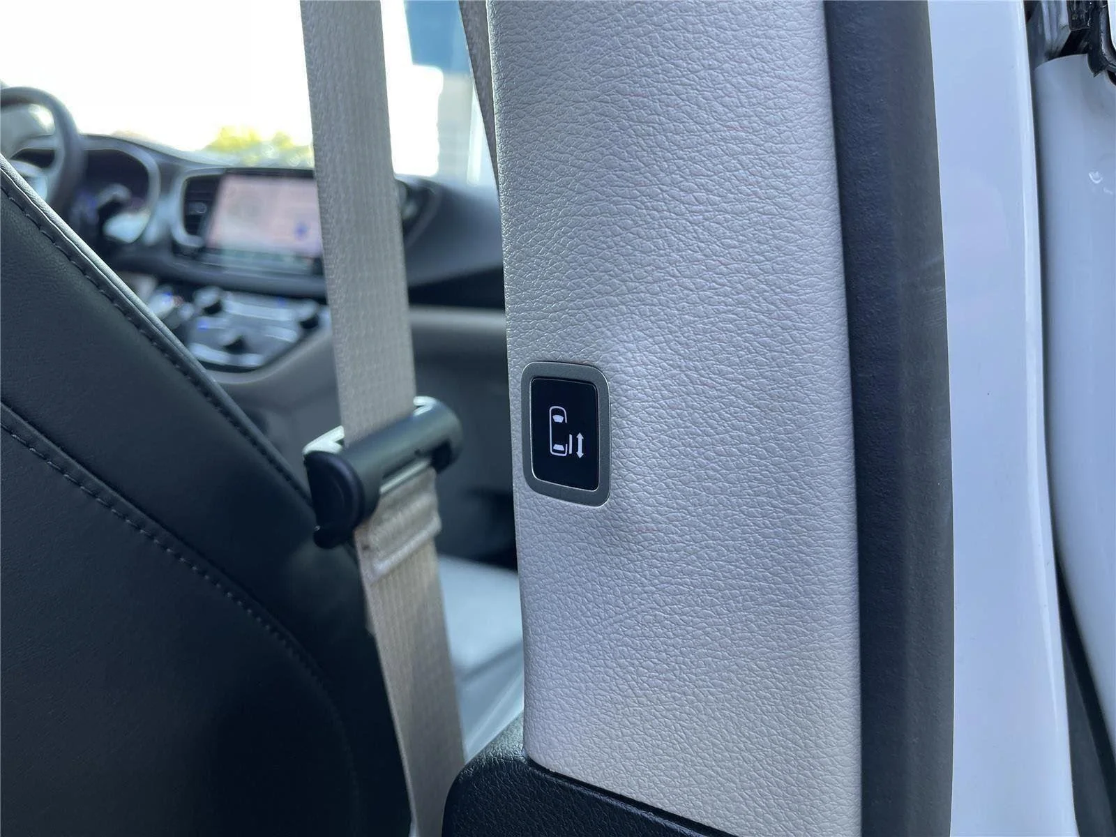 Used 2024 Bright White Cl Chrysler Touring L image 35
