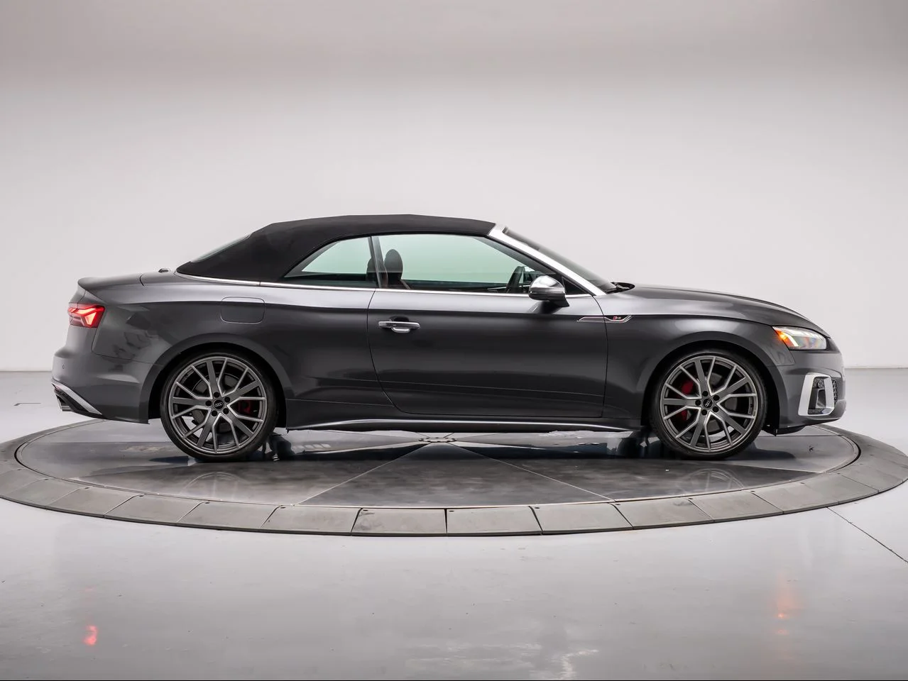 Used 2024 DAYTONA GRAY PEARL EFFECT Audi Premium Plus TFSI quattro Tiptronic image 14