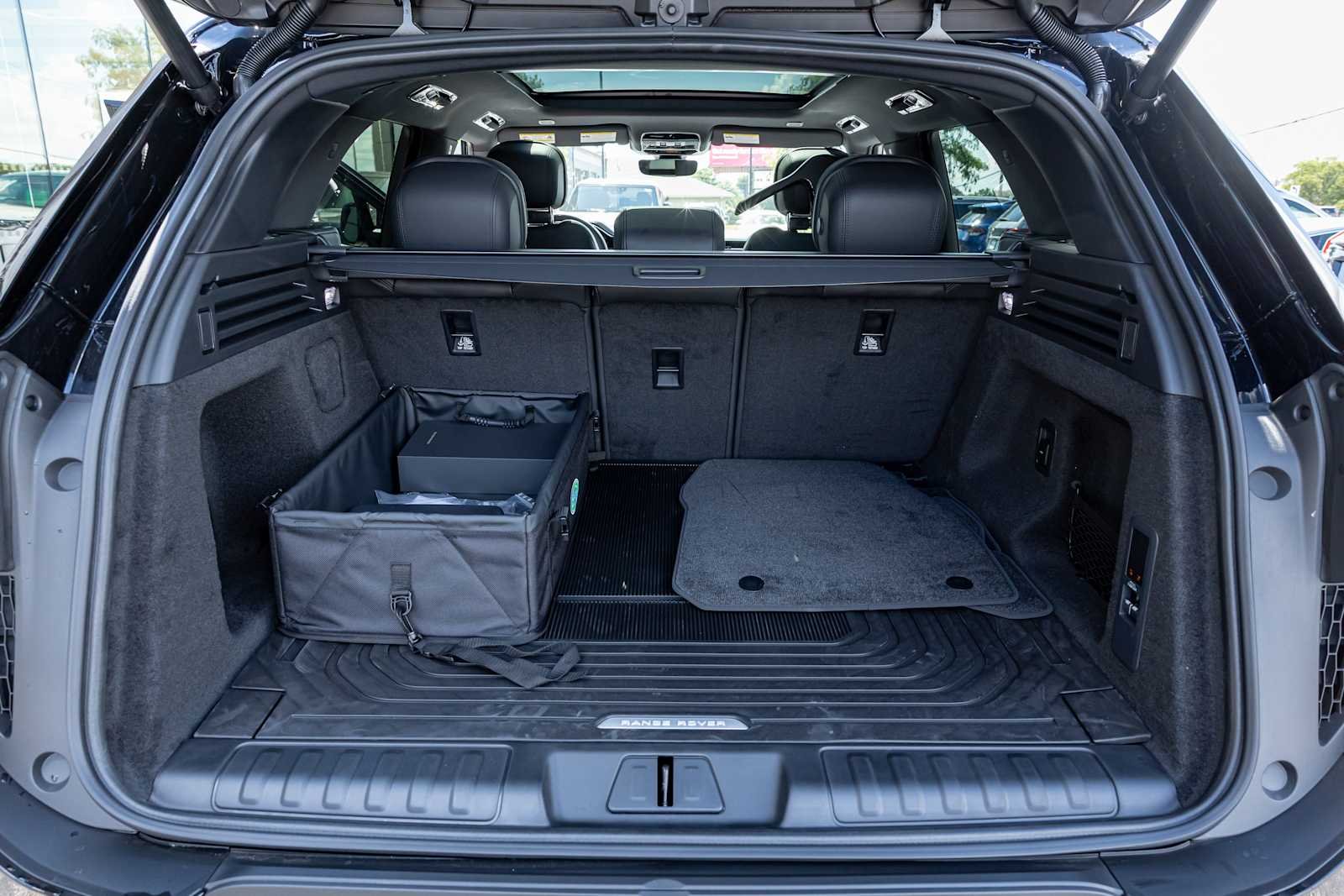 New 2026 BLACK Land Rover SE image 35