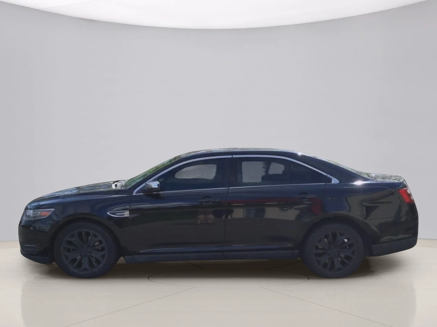 Used 2016 Black Ford LIMITED image 2