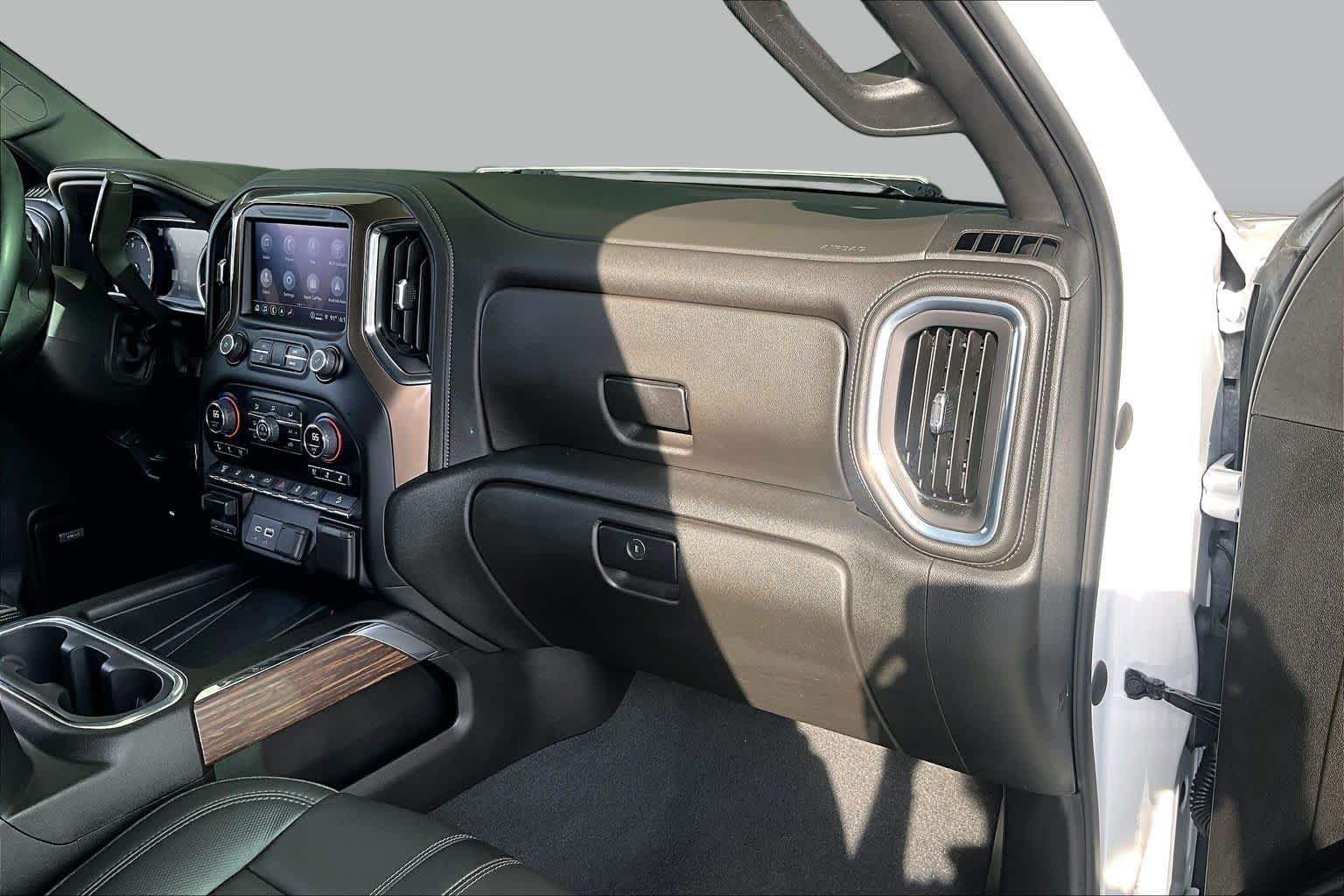 Used 2023 Iridescent Pearl Tricoat Chevrolet High Country image 17