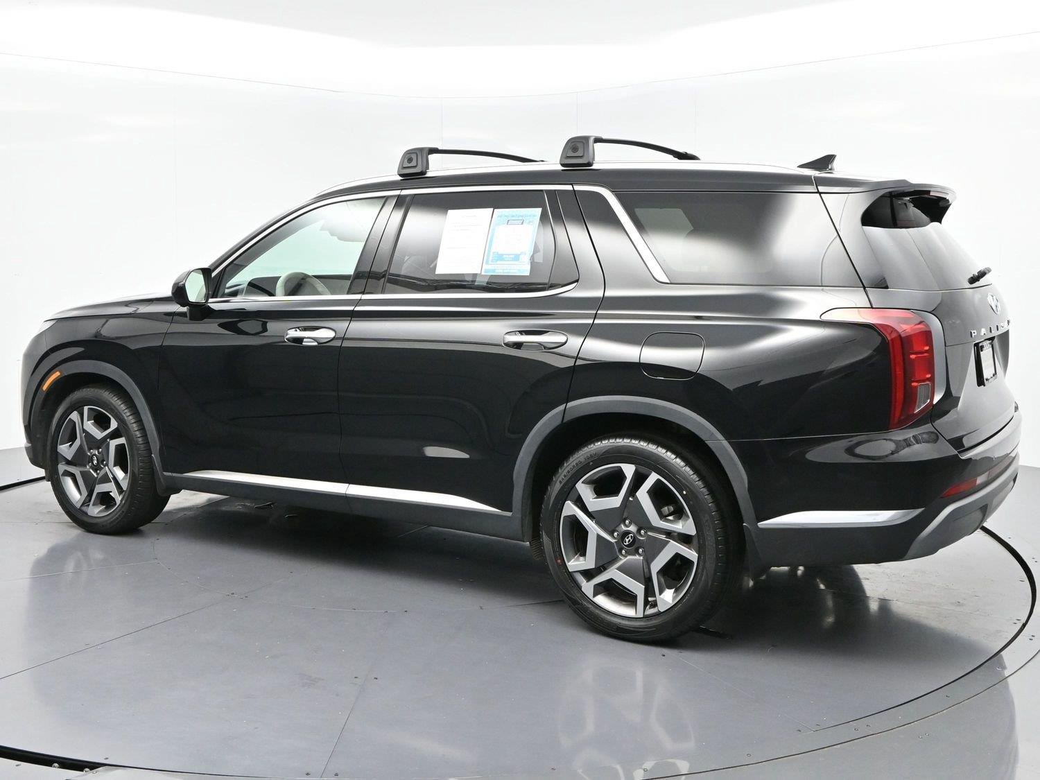 Used 2023 Abyss Black Pearl Hyundai Limited image 5