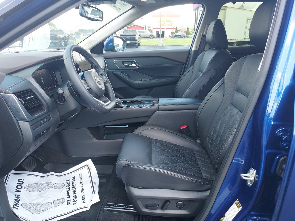 Used 2023 Blue Nissan Platinum image 13
