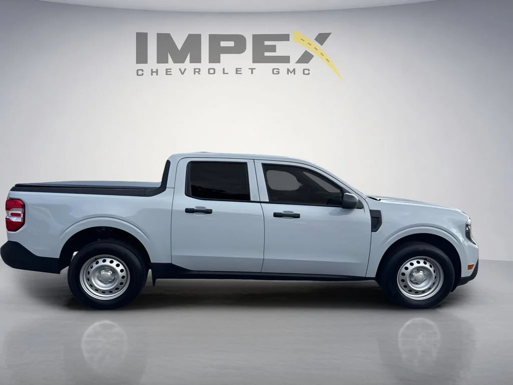 Used 2025  Ford XL image 6