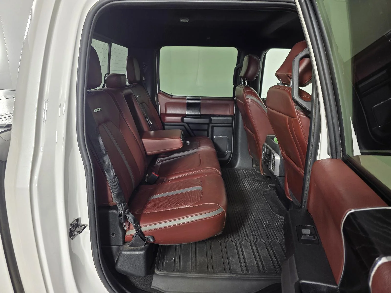 Used 2019 White Platinum Metallic Tri-Coat Ford Platinum image 18