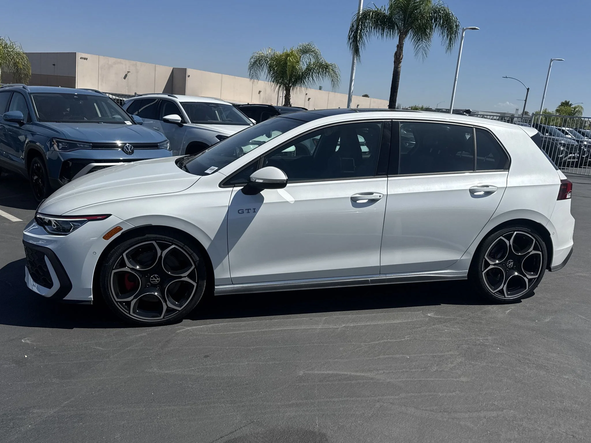 New 2026 Opal White Pearl Volkswagen Autobahn image 5