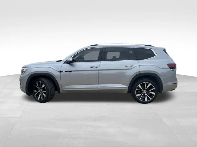 Used 2025  Volkswagen 2.0T SEL Premium R-Line image 3