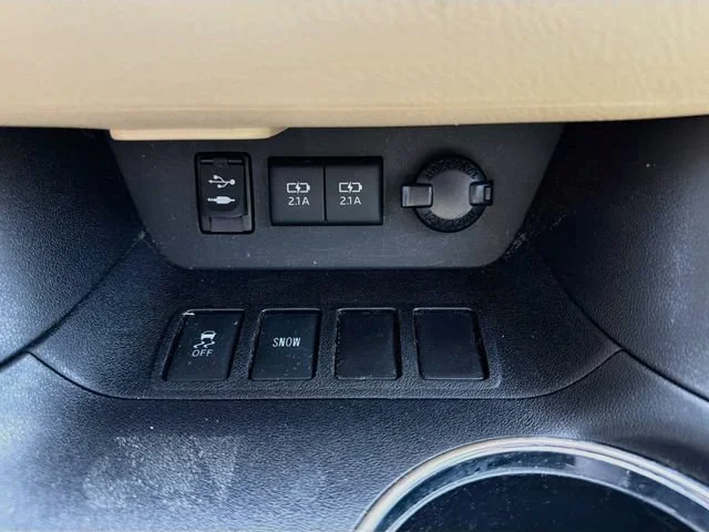 Used 2018 Blizzard Pearl Toyota XLE image 29