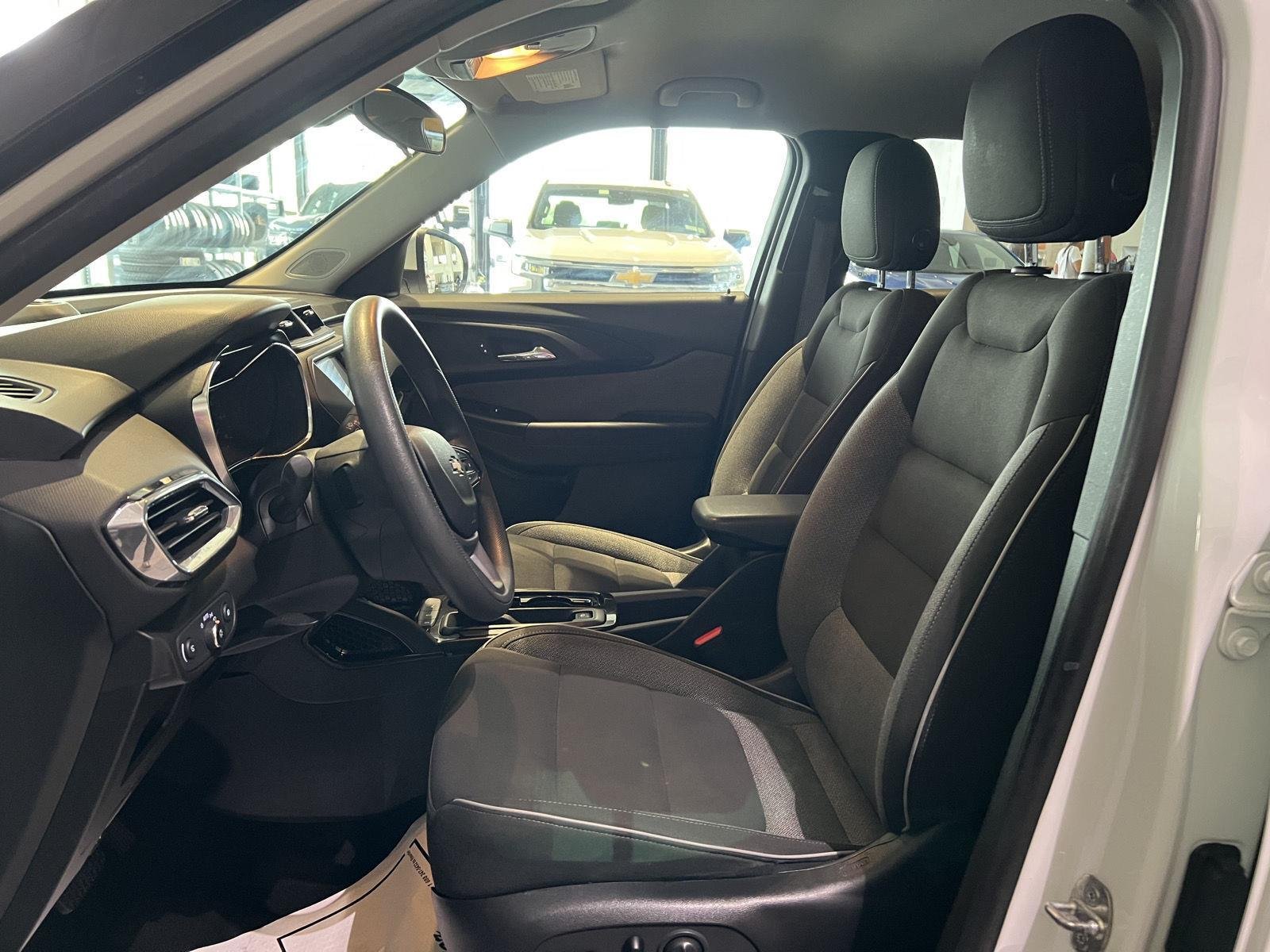 Used 2022 Summit White Chevrolet LT image 34