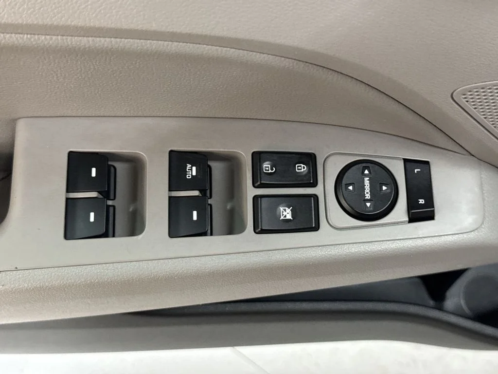 Used 2018 Phantom Black Hyundai Limited image 15