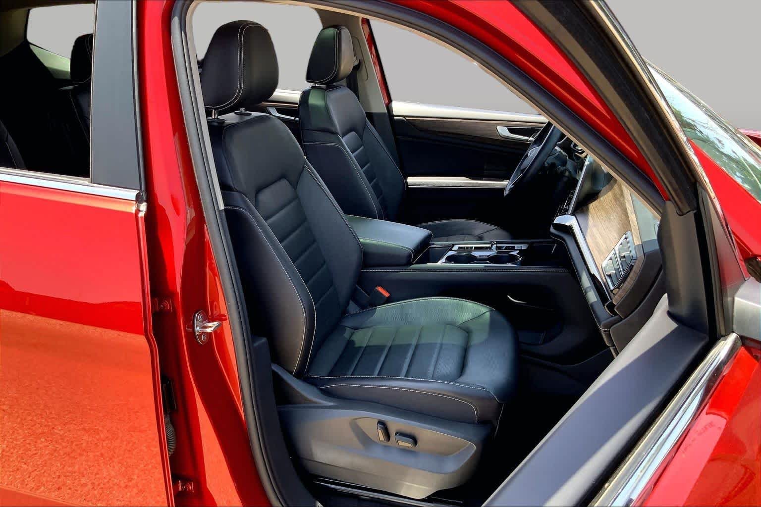 Used 2024 Aurora Red Metallic Volkswagen 2.0T SEL image 9