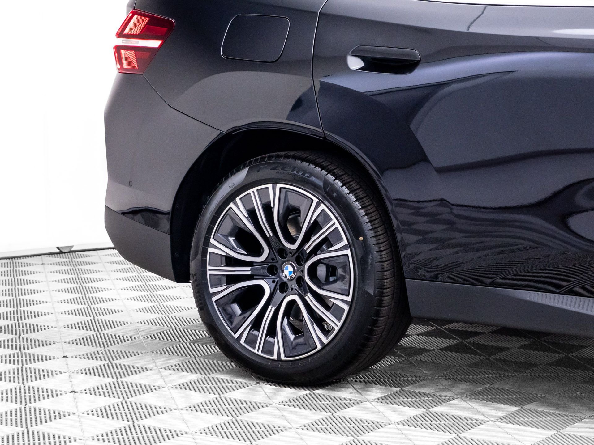 New 2026 Black Sapphire Metallic BMW 30 xDrive image 34