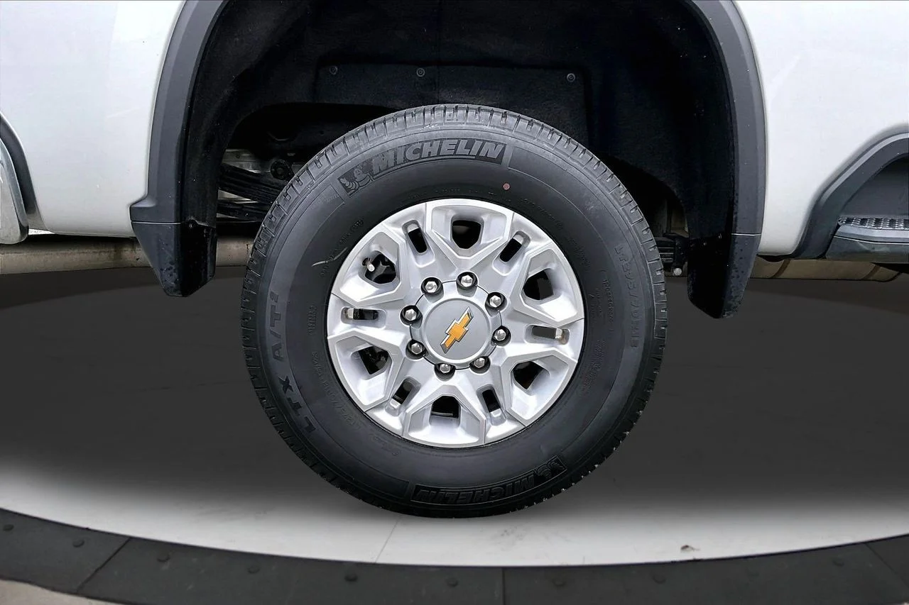 Used 2022 Silver Chevrolet LT image 35