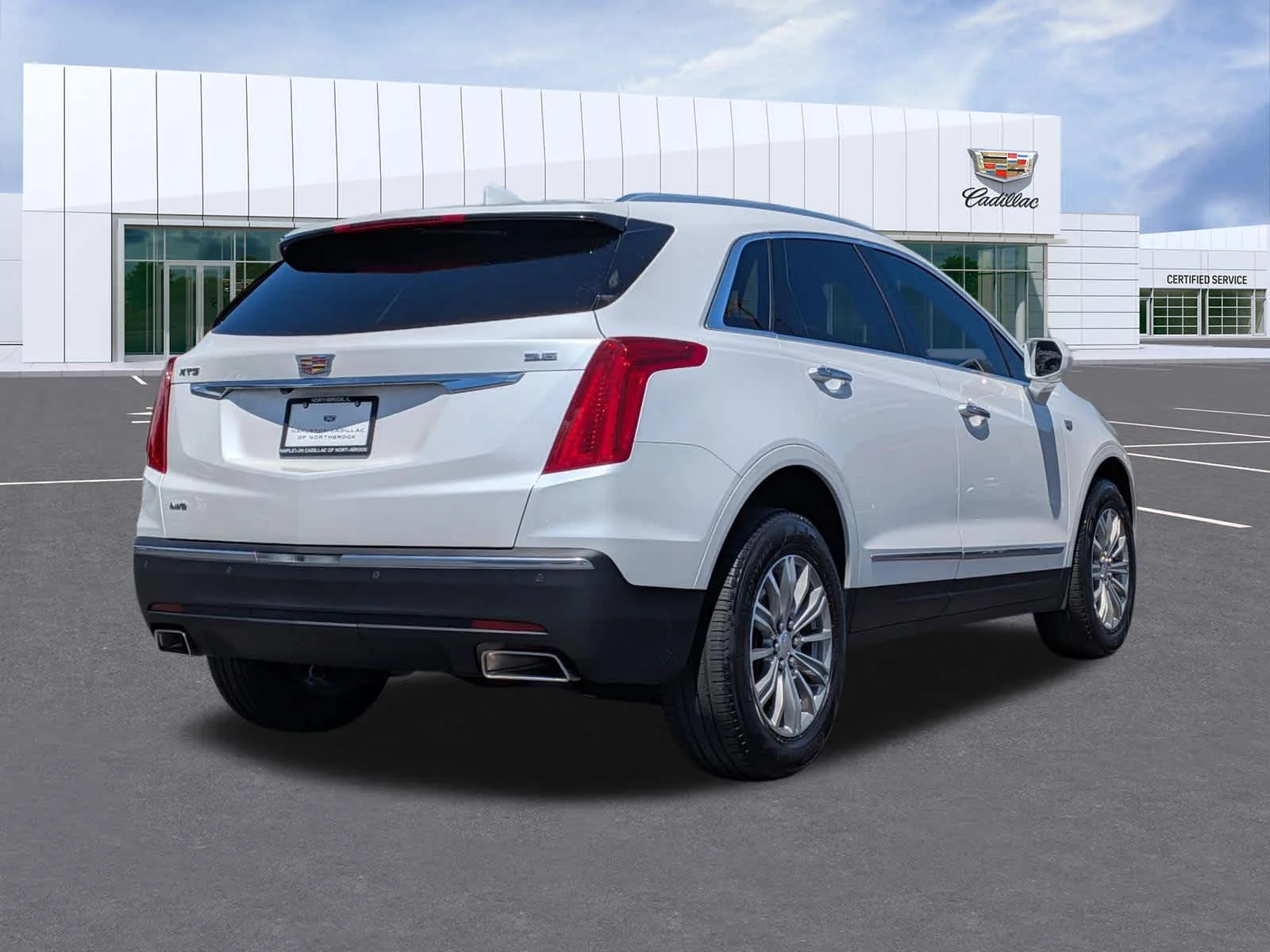 Used 2017 CRYSTAL WHITE TRICOAT Cadillac Luxury AWD image 5