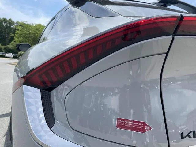 New 2026 Gray Kia Wind image 10