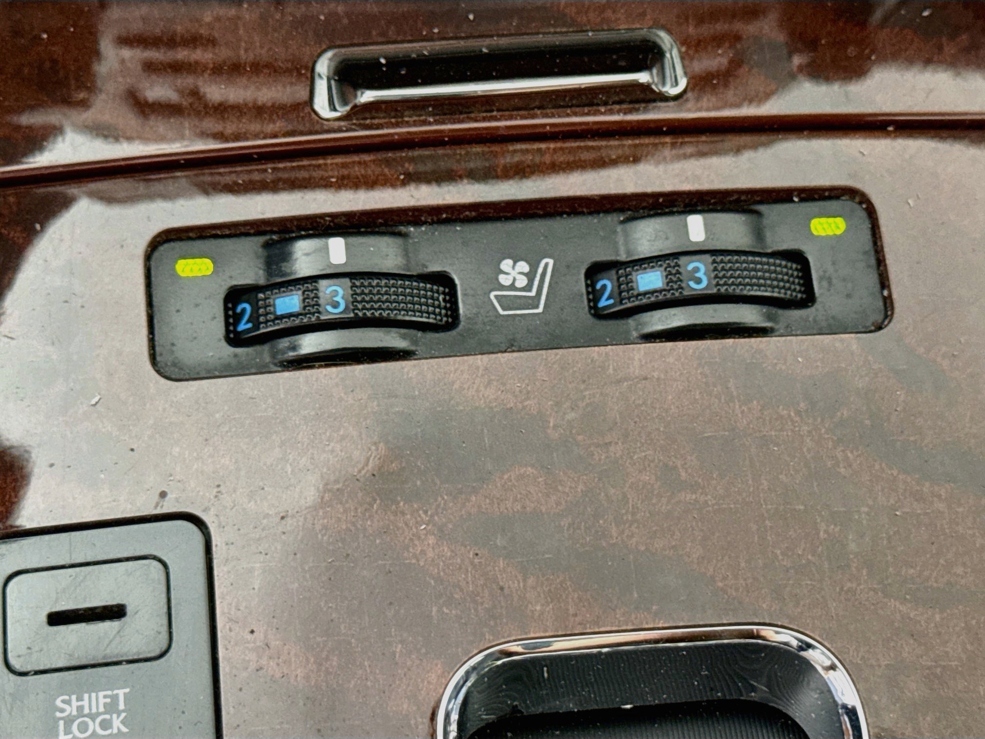 Used 2008 Obsidian Lexus Base image 23