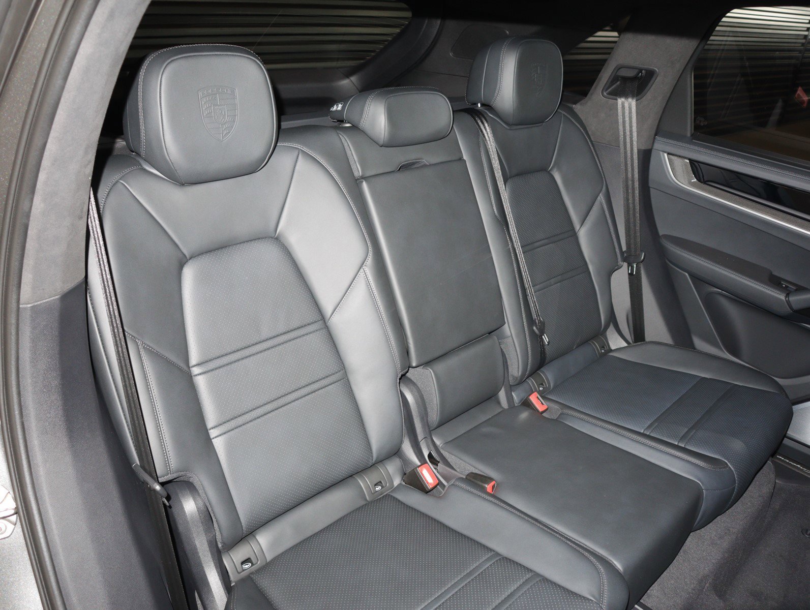 2025 Porsche Cayenne Turbo E-Hybrid - Photo 6
