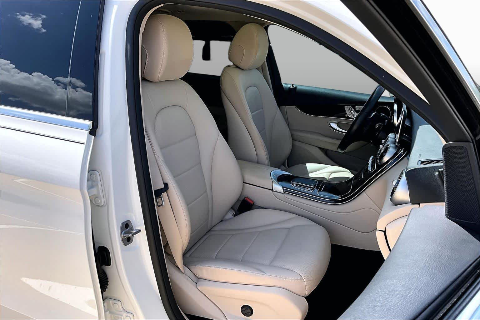 Used 2022 Polar White Mercedes-Benz GLC 300 image 9