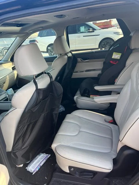Used 2022 Black Hyundai Limited image 3