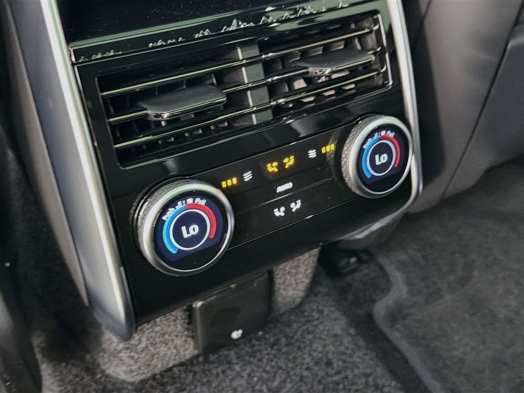 New 2026 Fuji White Land Rover SE 7 Seats image 27