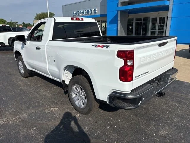 New 2026 Summit White Chevrolet WT image 5